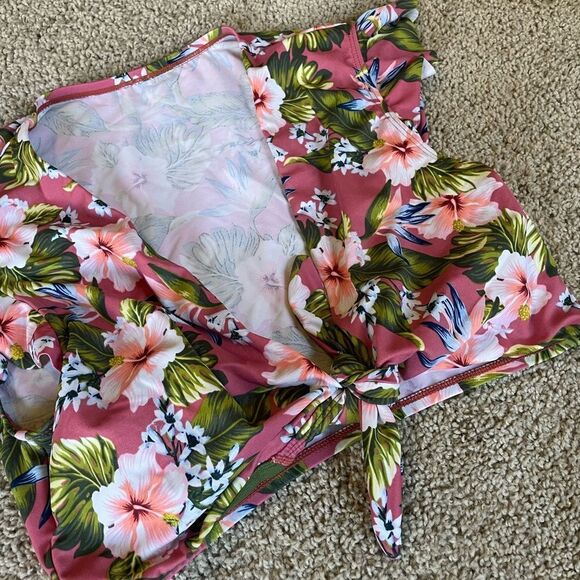 Beach Betty Floral Bathing Suit Top - Picture 2 of 4